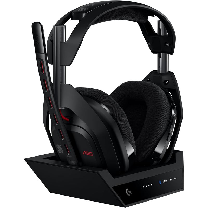 Audífonos inalámbricos Logitech G Astro A50 negros con micrófono, sobre su base de carga